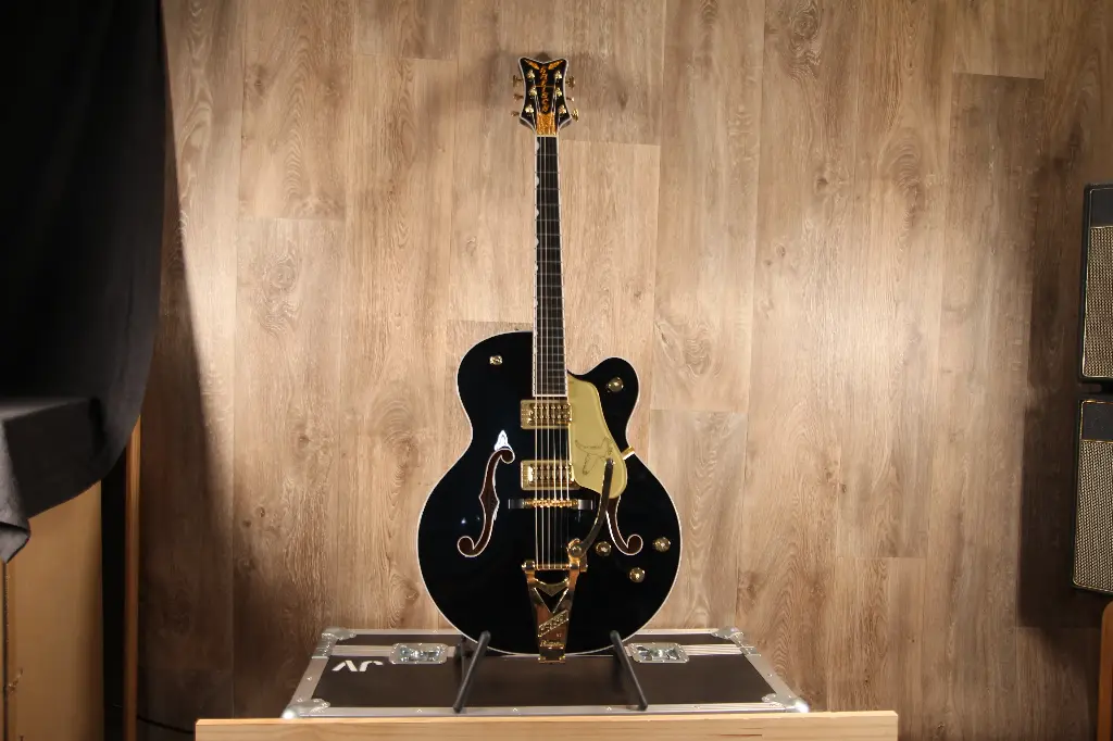 GRETSCH G6136TG Falcon Midnight Sapphire